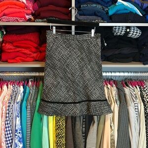 GAP black/gray/white pattern with velvet trim skirt size 8